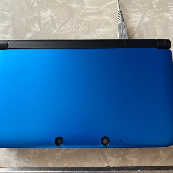 Nintendo 3DS XL - Picture 2 of 6